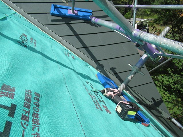 大月市　屋根カバー工事